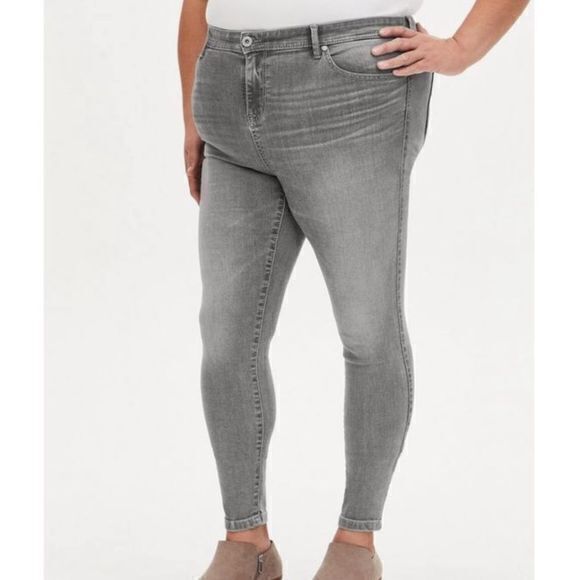 NWT Torrid Women's MidFit Super Skinny Soft High Rise Jean Ascension Size 30R - Picture 1 of 9
